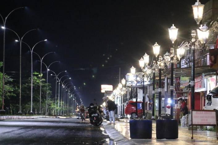 Cantiknya Jalan Sutomo Malam Hari, Malioboronya Kota Siak