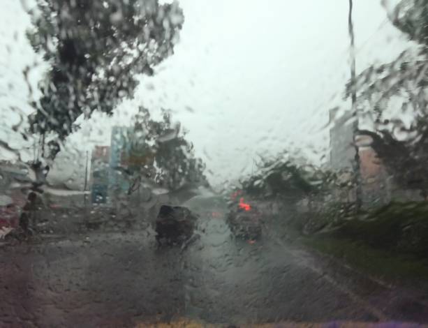 Akhir Pekan, Hujan Disertai Petir dan Angin Kencang Berpotensi Guyur Provinsi Riau