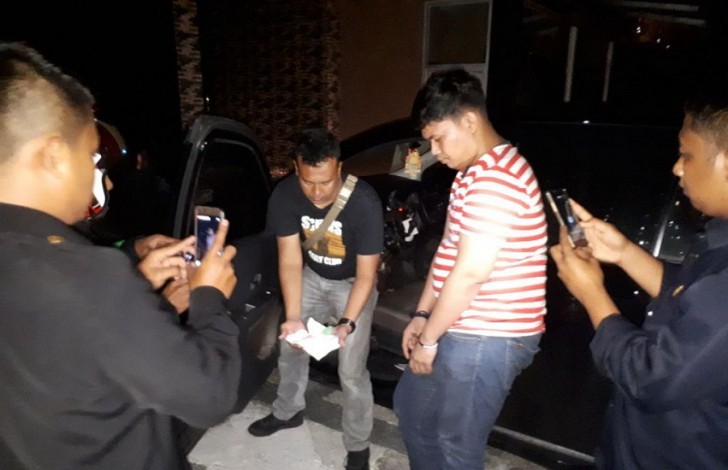 Tangkap Pengedar Narkoba di Pinggir Jalan, Polisi Sita 85 Butir Pil Estasi