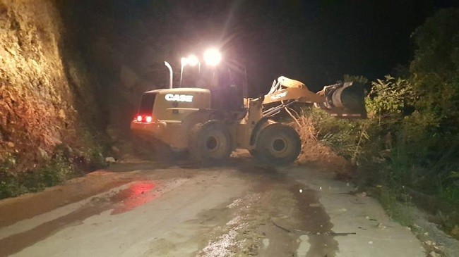 Jalan Lubuk Agung-Batu Sasak Longsor, PUPR Riau Turunkan Alat Berat