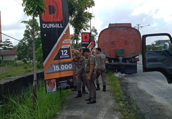 Banyak Spanduk Ilegal Terpampang di Pekanbaru, Satpol PP Bertindak