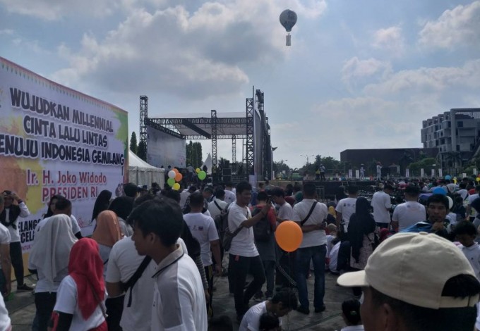 Ribuan Masyarakat Ikuti Millenial Road Safety Festival di Halaman Kantor Gubernur Riau