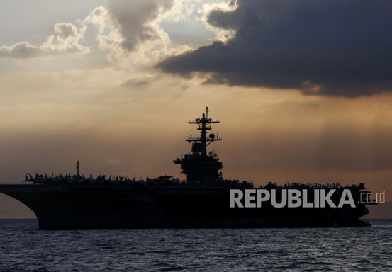 Iran Ancam Tembaki Kapal AS di Teluk