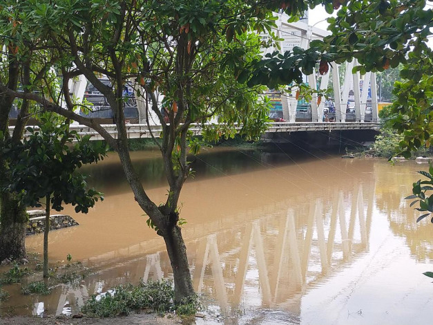 Debit Air Sungai Sail Pekanbaru Semakin Naik, Warga Was-was