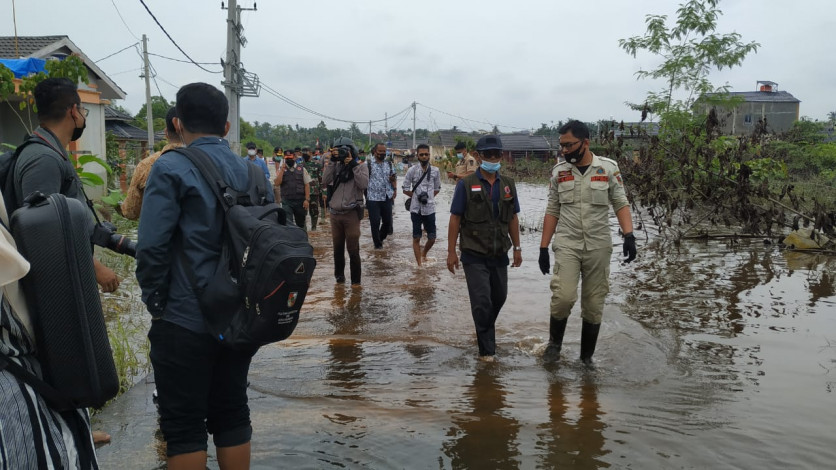 Tinjau Banjir Pekanbaru, Walikota: Maaf Atas Kelalaian Pemerintah di Masa Lalu