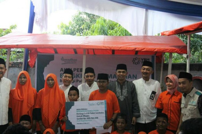 Selama Ramadan, YBM PLN Riau Serahkan 5.638 Paket Sembako