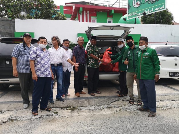 Gerakan Peduli Dampak Covid-19, PWNU Riau Sambangi Rumah Warga Kurang Mampu
