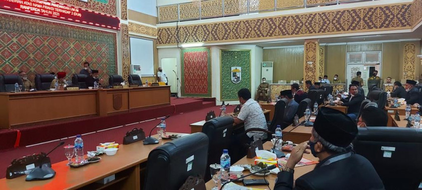 7 Fraksi Sampaikan Pandangan Umum Terhadap Ranperda RPJMD, Tapi Ketua DPRD Pelalawan Kesal Minim Kehadiran Kepala OPD