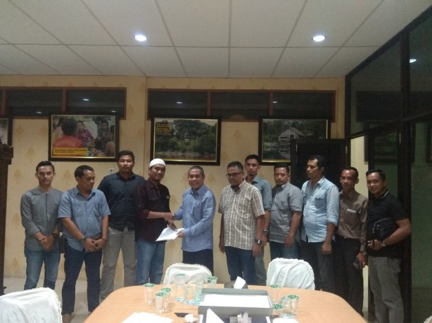 Gubernur Riau Dihina Suporter PSPS, LAMR akan Ambil Sikap