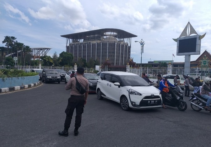 Ada Demo Suporter PSPS Riau, Jalan Sudirman Pekanbaru Macet