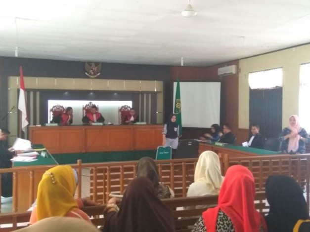 Tiga Bendahara Bapenda Riau Dituntut 2 Tahun Penjara