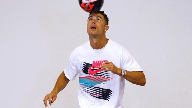 Harga Satu Posting di Instagram Ronaldo Rp13,6 Miliar