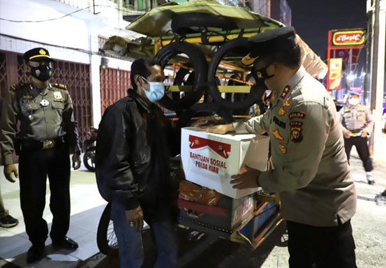 2.302 Personel Jajaran Polda Riau Diterjunkan Dalam Patroli Skala Besar, Bagikan 2.655 Paket Sembako