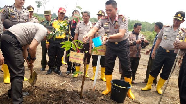 Kalemdikpol Mabes Polri Tinjau Lahan Pembangunan SPN Polda Riau di Kualu Nenas