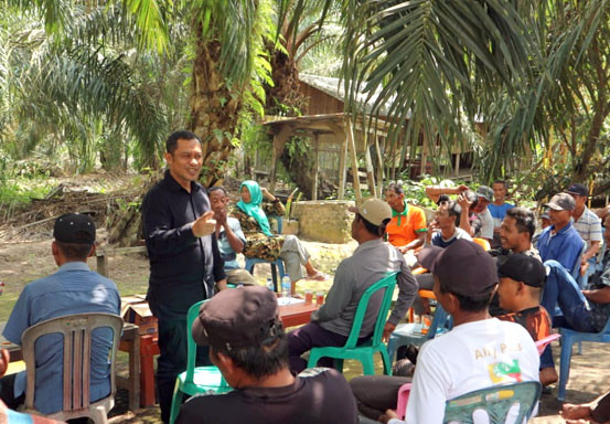 Cawabup Bagus Santoso Datang ke Kampung Batak, Warga Keluhkan Listrik
