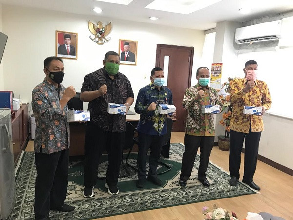 Peduli Penanganan Covid-19, PT THIP Serahkan 5.000 Masker ke Pemprov Riau