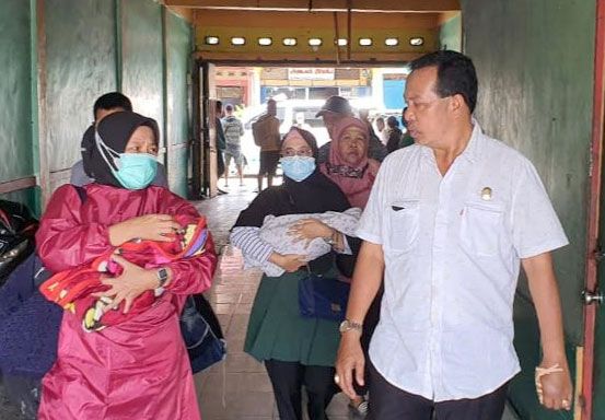 Lahir Tanpa Anus, Bayi Kembar asal Meranti Dirujuk ke Pekanbaru untuk Jalani Operasi