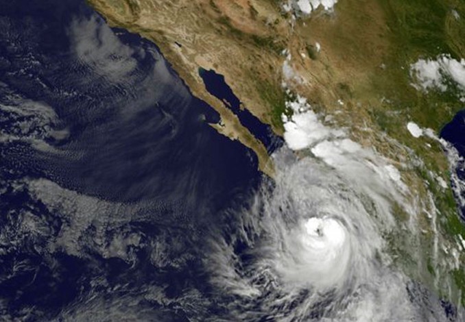 Badai Willa Menuju Meksiko, Ribuan Orang Dievakuasi