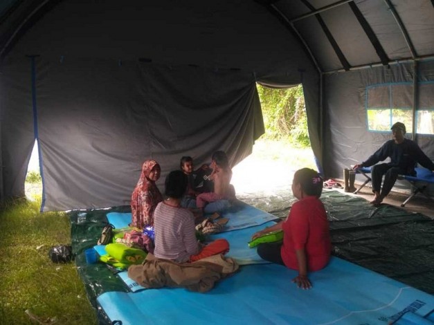 Akibat Banjir 80 KK Warga Ratu Sima Dumai Bermalam di Tenda Pengungsian