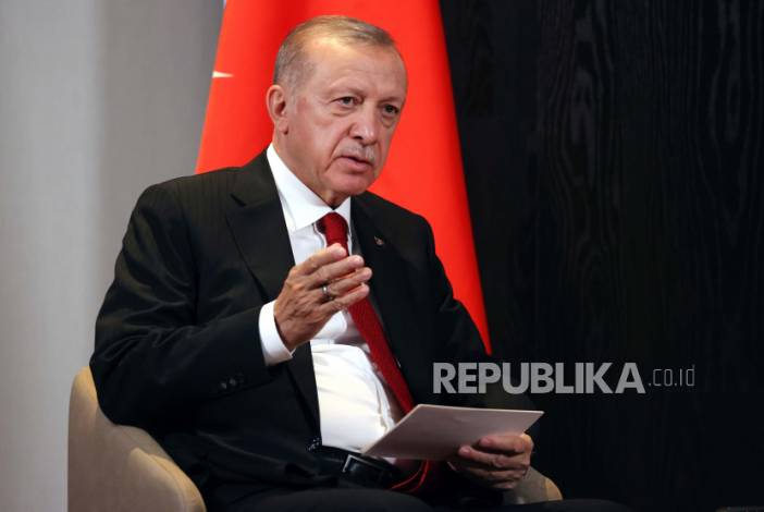 Erdogan Tantang Mereka yang Tolak Penggunaan Jilbab di Turki