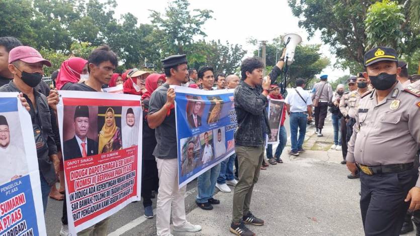 Demo di Kantor DPRD Pekanbaru, Pedagang Minta Pemenang Tender Pengelola Pasar Bawah Diusut Tuntas