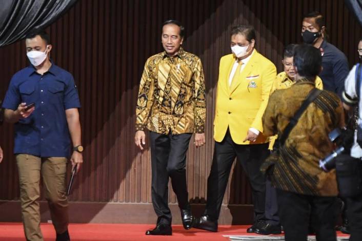 Pujian ke Airlangga Dinilai Bentuk Dukungan Jokowi di Pilpres 2024