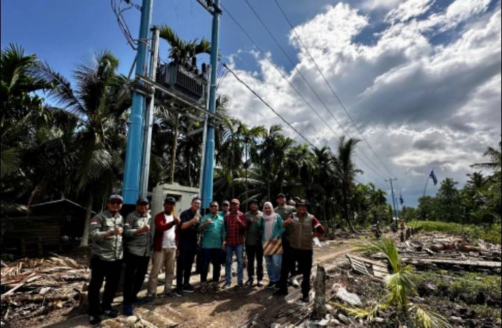 Pemprov Riau Bangun Jaringan di Inhil, Masyarakat Desa Terusan Kempas Merdeka Listrik