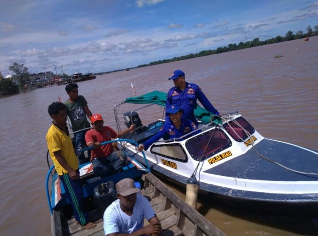Pompong Tabrak Kayu, Seorang Nelayan di Inhil Tenggelam