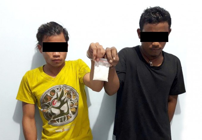 Polisi Gerebek Dua Pria Saat Transaksi Narkoba