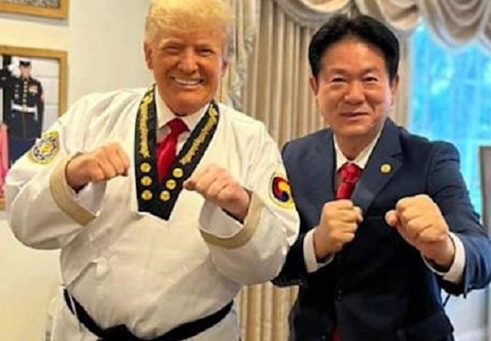 Dapat Sabuk Hitam Taekwondo, Donald Trump Malah Jadi Bulan-bulanan Warganet