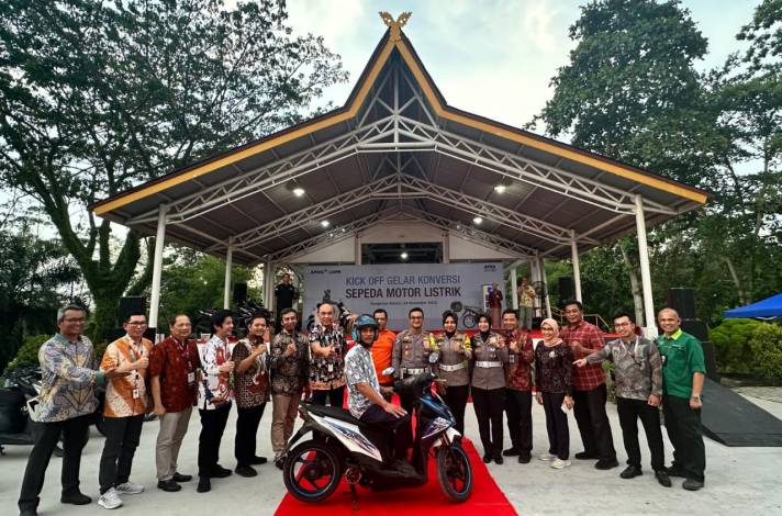 Wujudkan Emisi Nol Bersih, RAPP Pioneer Konversi Sepeda Motor Listrik di Luar Pulau Jawa