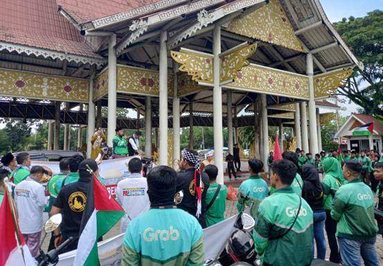 Baznas Riau dan Ratusan Pengemudi Ojol Kolaborasi Galang Dana untuk Palestina