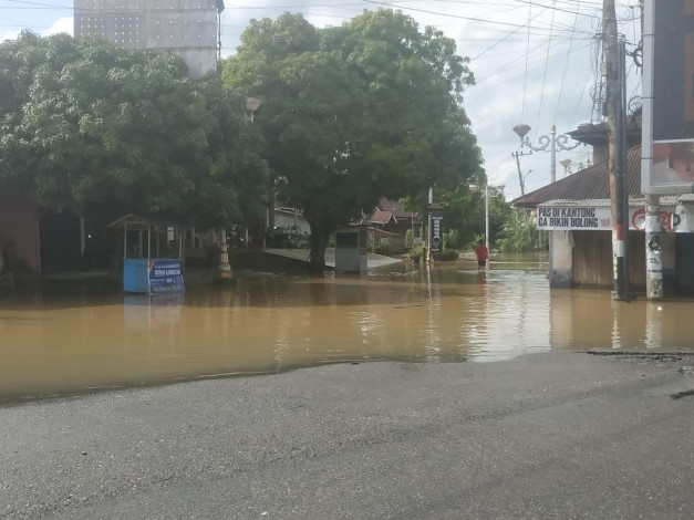Banjir Mulai Surut, Jalan Tuanku Tambusai Sudah Bisa Dilewati