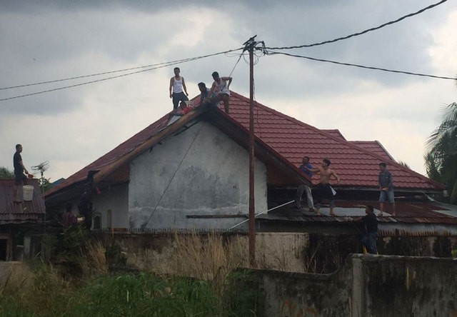 BREAKING NEWS: Rumah Direktur Binmas Polda Riau Terbakar