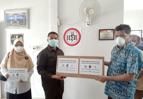 Fraksi PKS DPRD Riau Salurkan Masker N95, IDI: Ini Seperti Air di Gurun Pasir