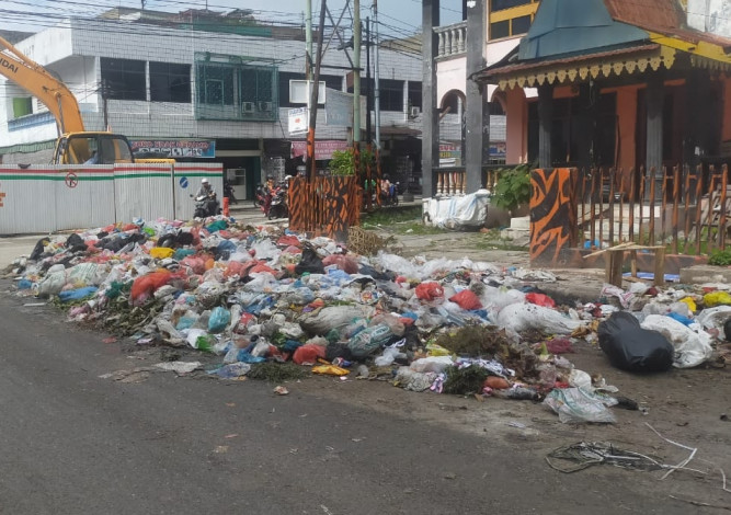 Sampah Masih Menumpuk di Pekanbaru, Komisi IV segera Panggil Samhana dan Godang Tua