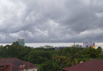 Akhir Pekan, Waspadai Hujan Disertai Petir dan Angin Kencang di Sebagian Riau