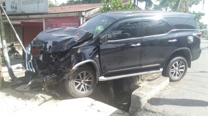 Kecelakaan Tunggal di Parit Indah, Mobil Anggota DPRD Riau Ringsek