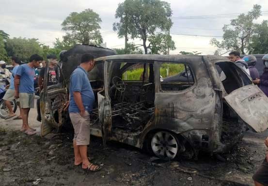 Ini Penyebab Mobil Avanza Terbakar di Jalan Soekarno-Hatta Pekanbaru
