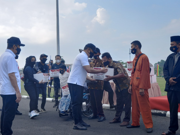 Jelang HUT ke-75 Bhayangkara, Polda Riau Bagikan 1.000 Paket Sembako