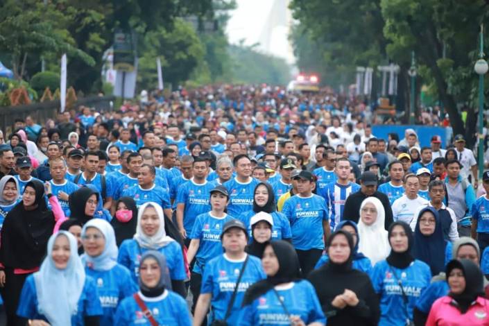 Ribuan Masyarakat Pekanbaru Hadiri Fun Walk Hari Bhayangkara, Guru Ponpes Al Kausar Bawa Pulang Sepeda Motor