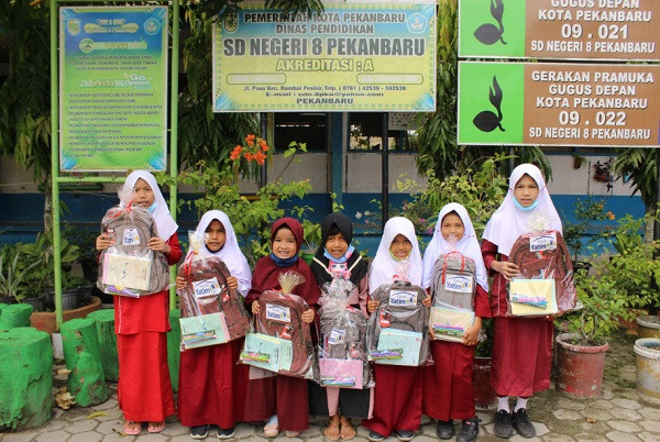 Puluhan Yatim dan Dhuafa di Pekanbaru Terharu Terima Perlengkapan Sekolah