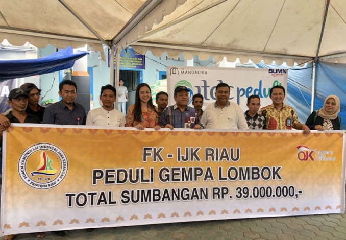 FKIJK Riau Serahkan Bantuan Untuk Korban Gempa NTB