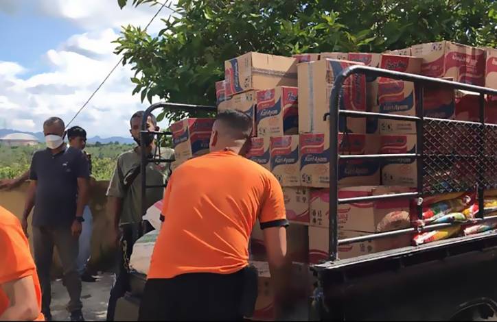 PTPN V Salurkan 8.400 Paket Sembako dan Bantu 100 Desa Sempadan