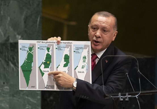 Sambil Bawa Peta Israel-Palestina, Erdogan Kutuk Rencana Pencaplokan Tepi Barat