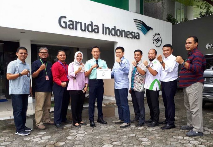 Garuda Group Peduli Sekolahkan Siswa Asal Kampar di AII Pekanbaru