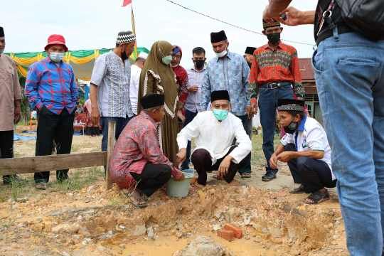 Letakan Batu Pembangunan Masjid Amal Jariyah Al Firdaus, Ayat Minta Generasi Muda Jadikan Tameng