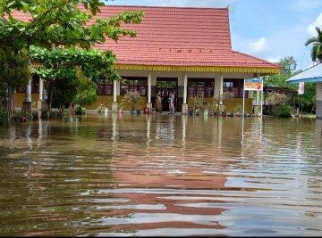 Hujan Deras Sebabkan SD di Pekanbaru Kebanjiran, Pembelajaran Tatap Muka Ditiadakan