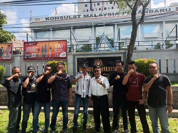 Tuntut Suporter Indonesia Dibebaskan, UGI Riau Datangi Konsulat Malaysia