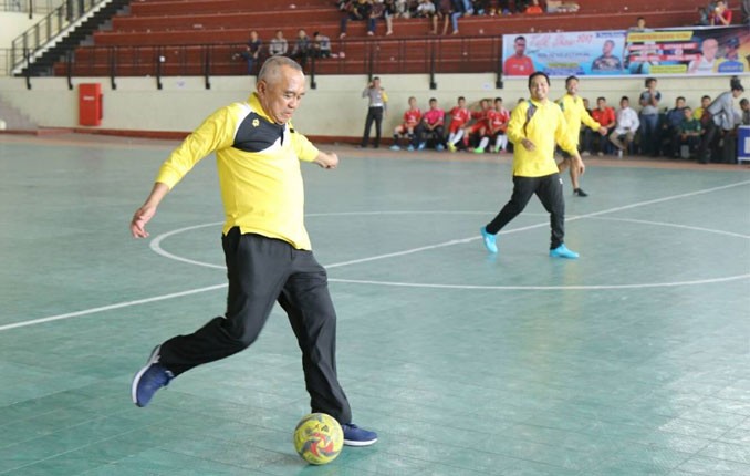 Gubernur Riau Tantang Apdesi Inhil Main Futsal, Ini Hasilnya